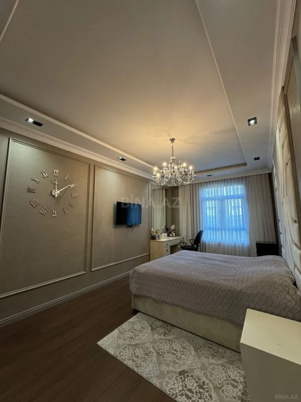 Satılır 4 otaqlı mənzil 216 m²