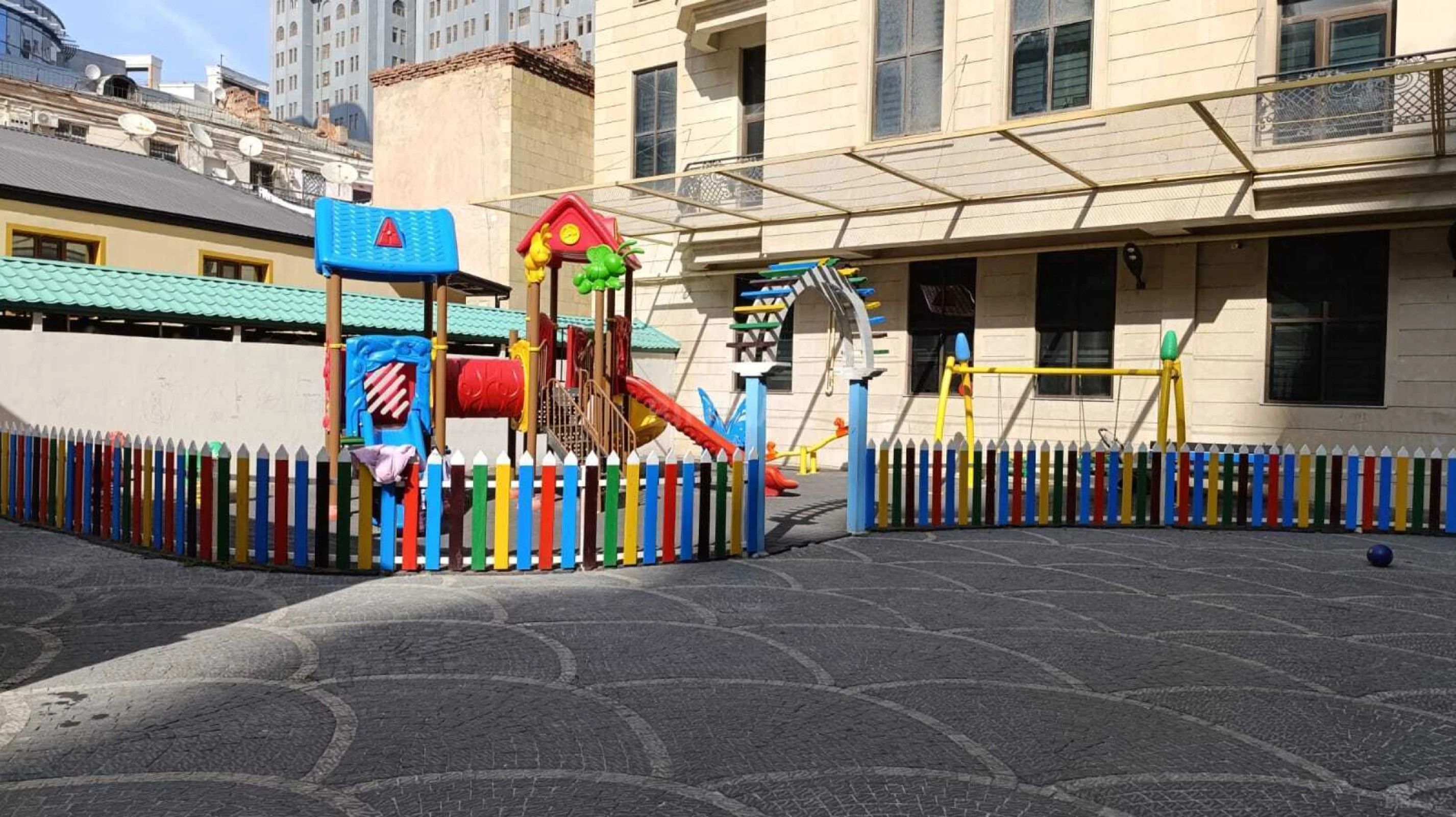 Satılır 4 otaqlı mənzil 216 m²