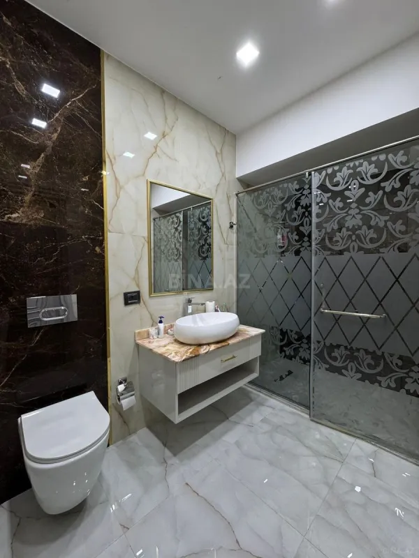 Satılır 4 otaqlı mənzil 216 m²