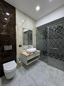 Satılır 4 otaqlı mənzil 216 m²