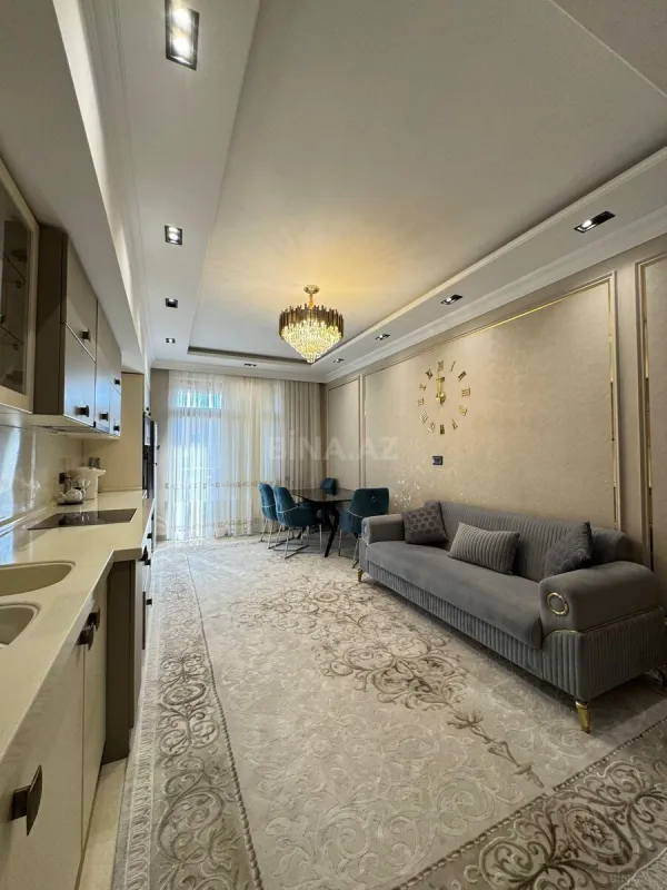 Satılır 4 otaqlı mənzil 216 m²