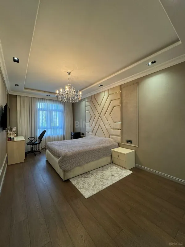 Satılır 4 otaqlı mənzil 216 m²