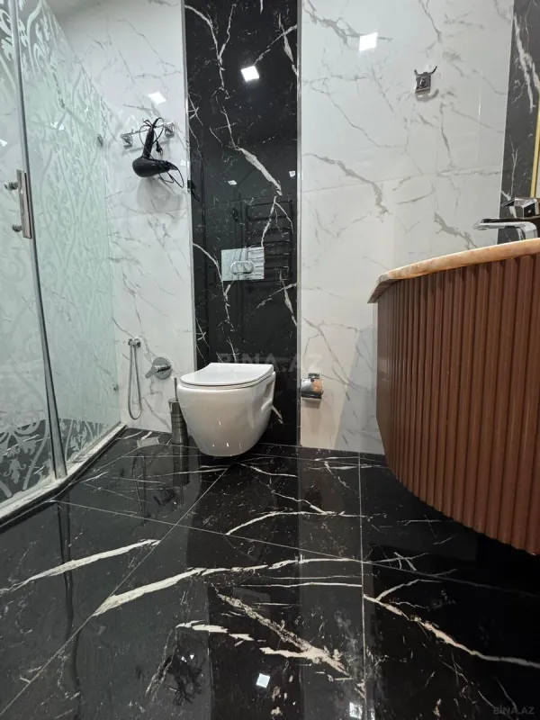 Satılır 4 otaqlı mənzil 216 m²