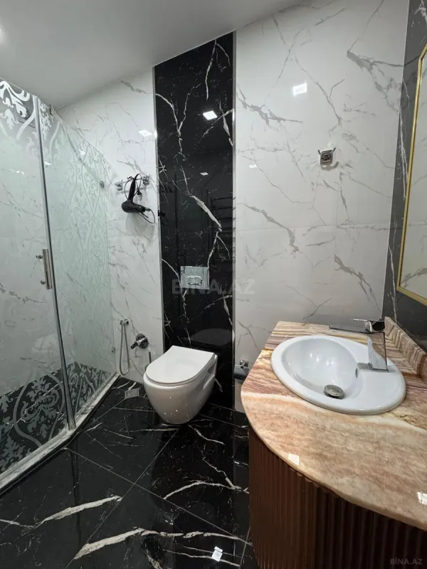 Satılır 4 otaqlı mənzil 216 m²