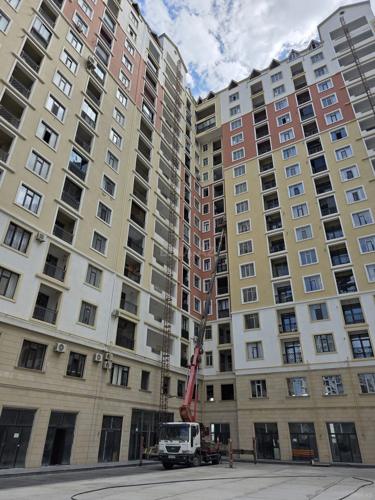 Satılır 2 otaqlı mənzil 53 m²
