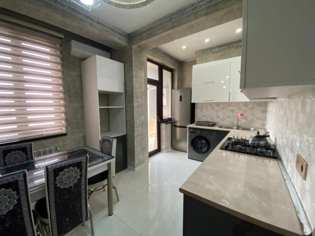 Kirayə verilir 2 otaqlı mənzil 80 m²