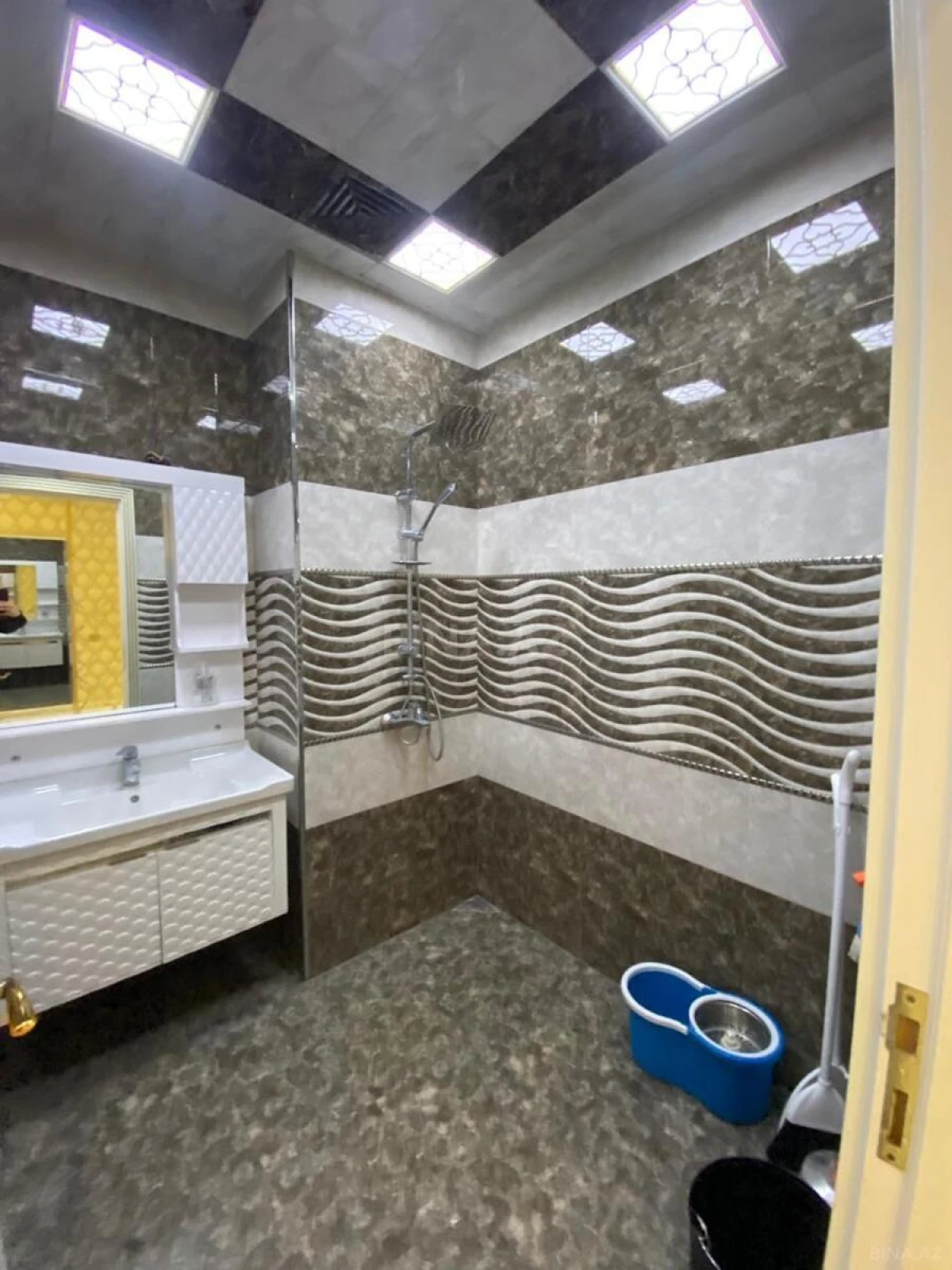 Kirayə verilir 2 otaqlı mənzil 80 m²