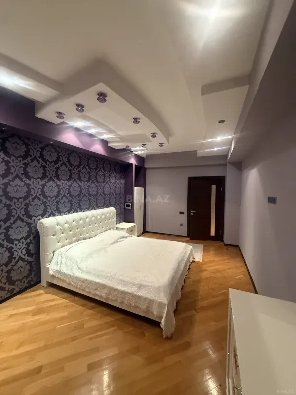 Satılır 3 otaqlı mənzil 156 m²