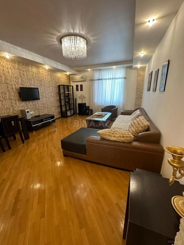 Kirayə verilir 3 otaqlı mənzil 130 m²