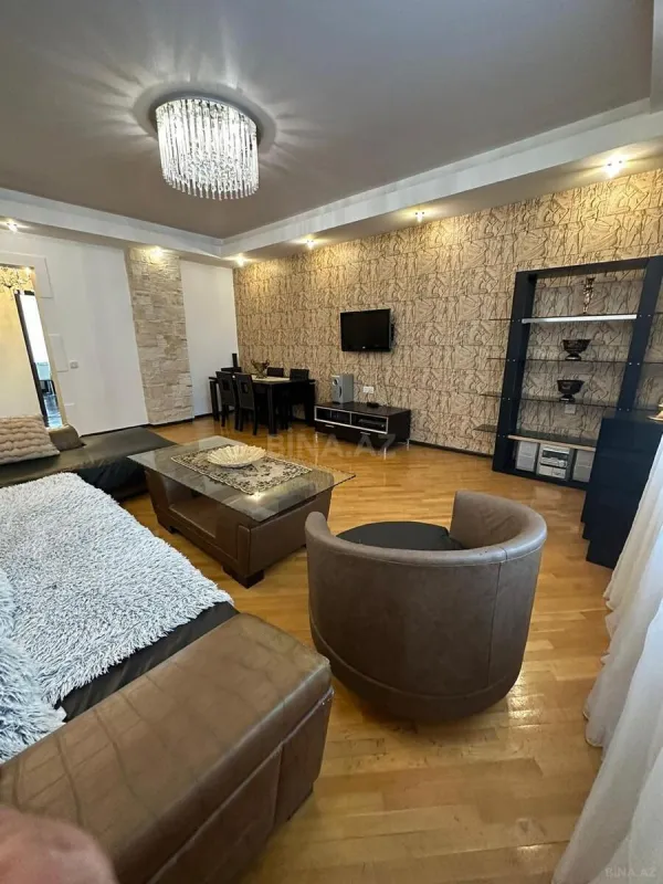 Kirayə verilir 3 otaqlı mənzil 130 m²