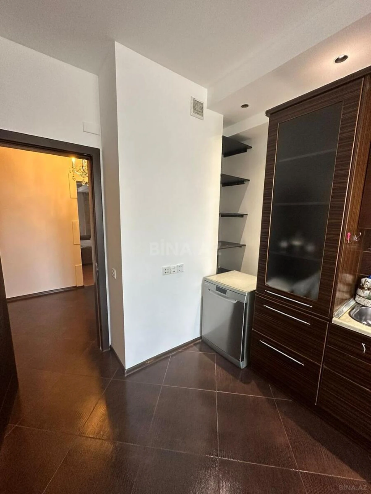 Kirayə verilir 3 otaqlı mənzil 130 m²