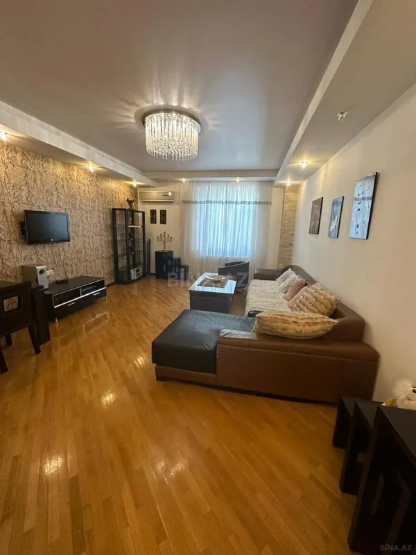 Kirayə verilir 3 otaqlı mənzil 130 m²