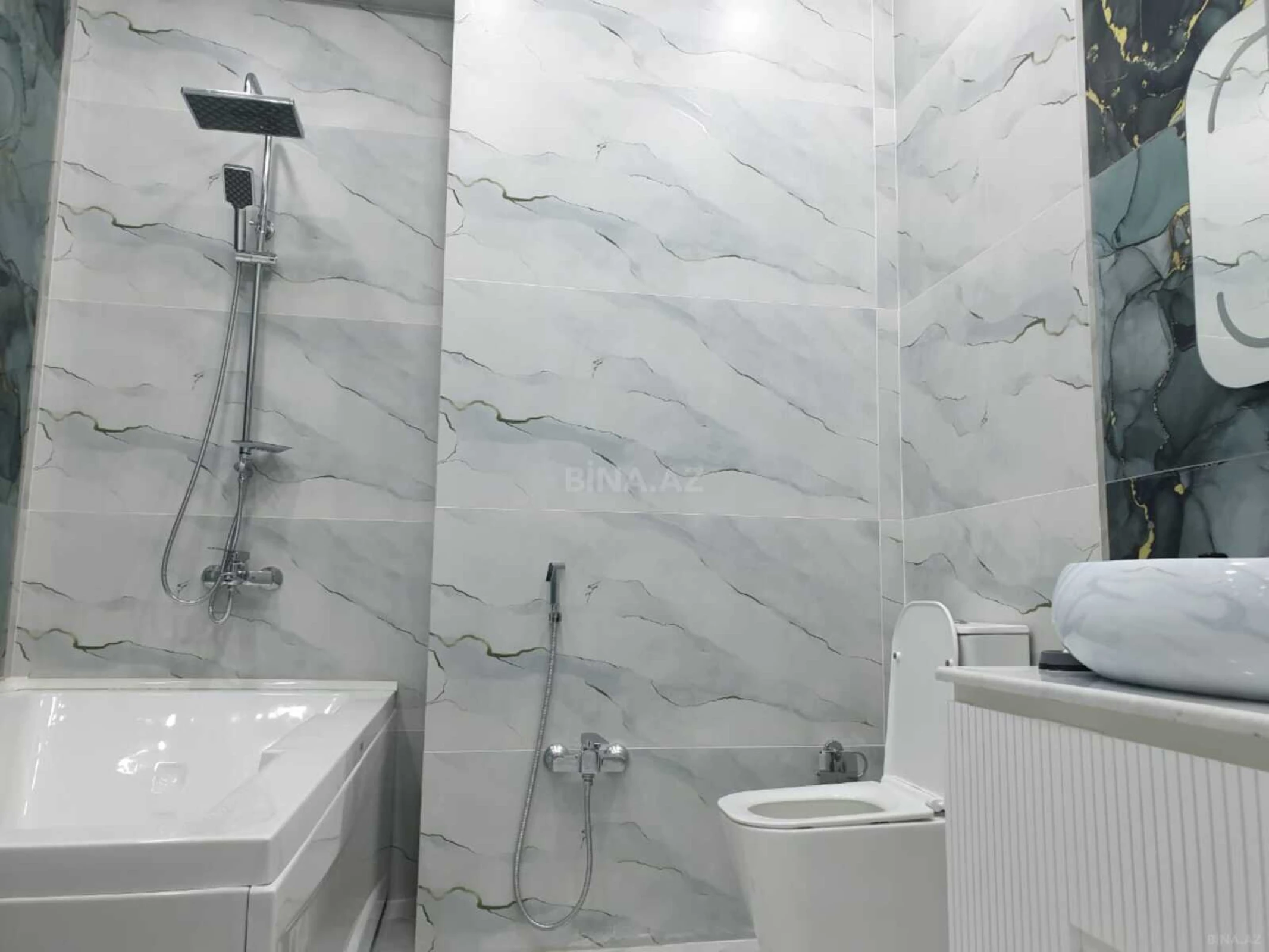 Kirayə verilir 3 otaqlı mənzil 141 m²