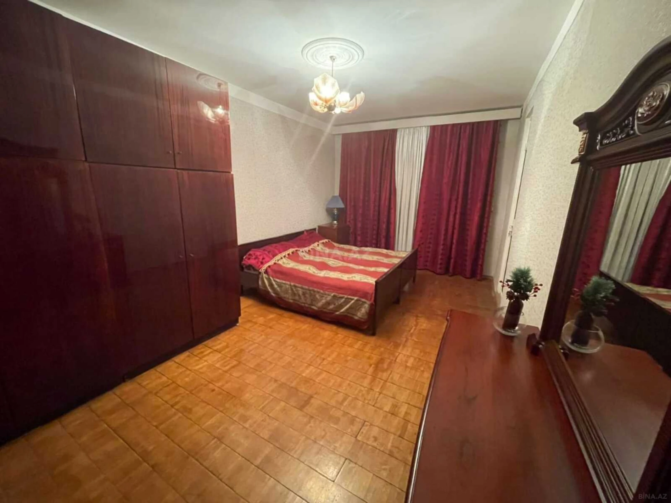 Satılır 4 otaqlı mənzil 100 m²
