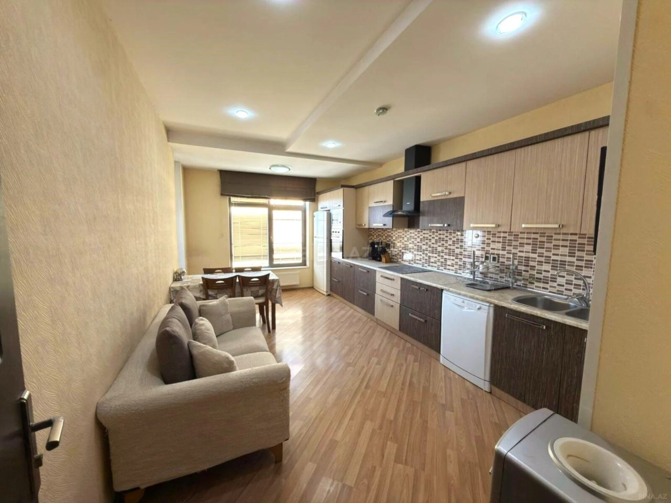 Satılır 4 otaqlı mənzil 220 m²