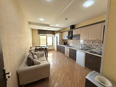 Satılır 4 otaqlı mənzil 220 m²