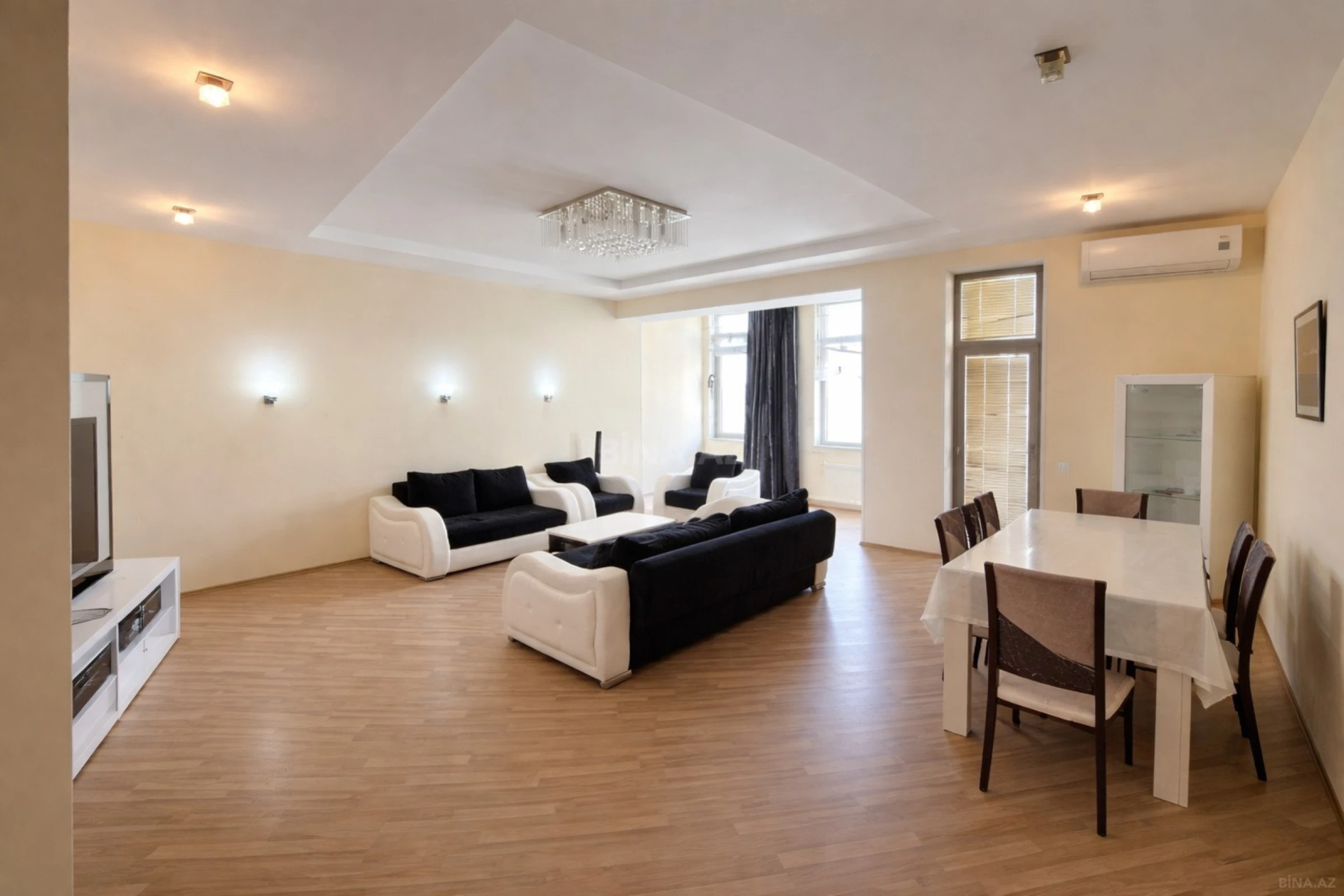 Satılır 4 otaqlı mənzil 220 m²