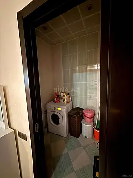 Satılır 4 otaqlı mənzil 220 m²