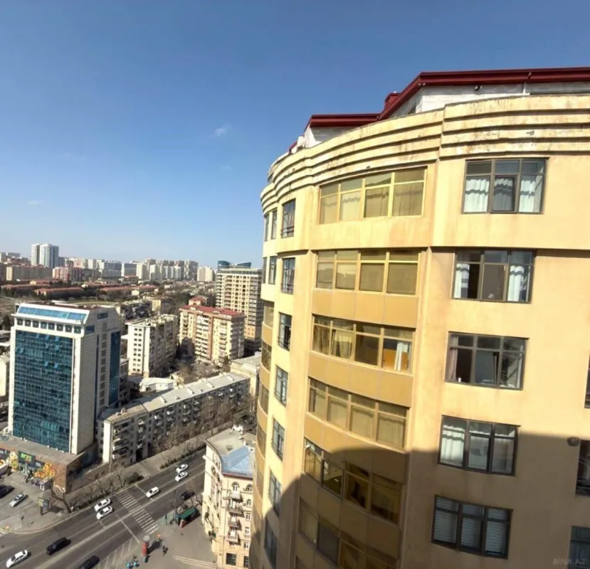 Satılır 4 otaqlı mənzil 220 m²