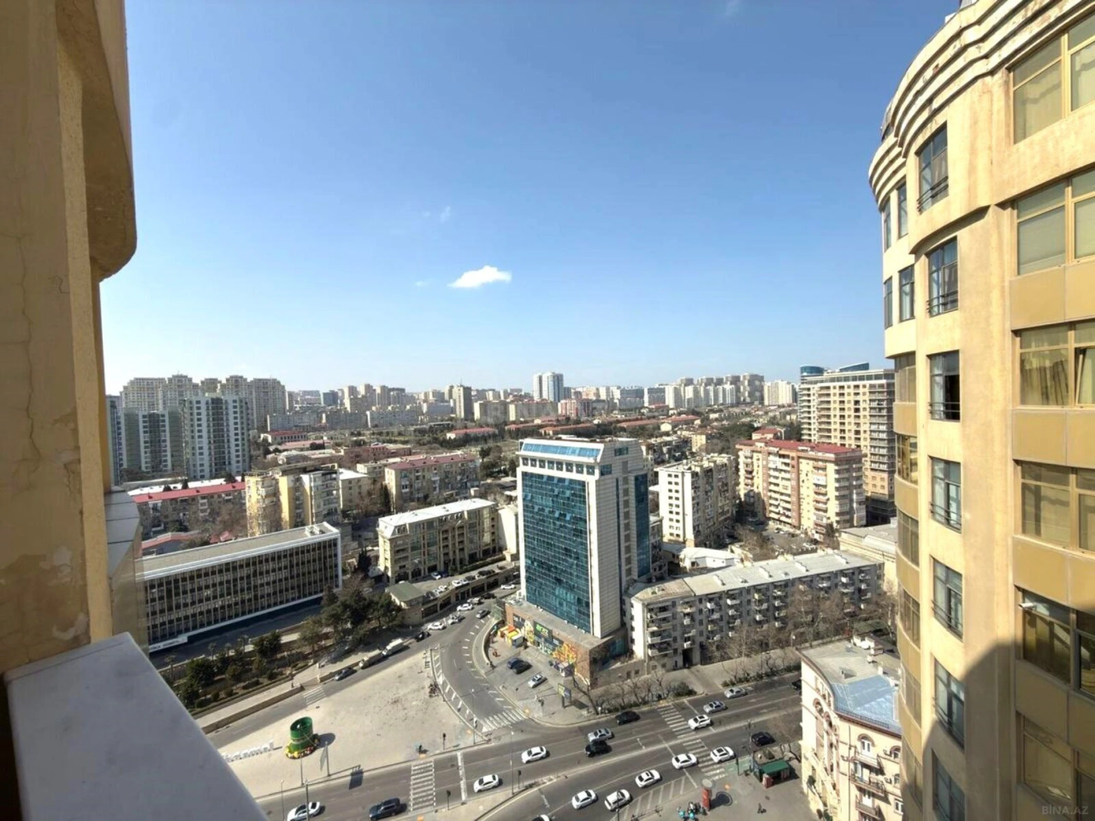 Satılır 4 otaqlı mənzil 220 m²