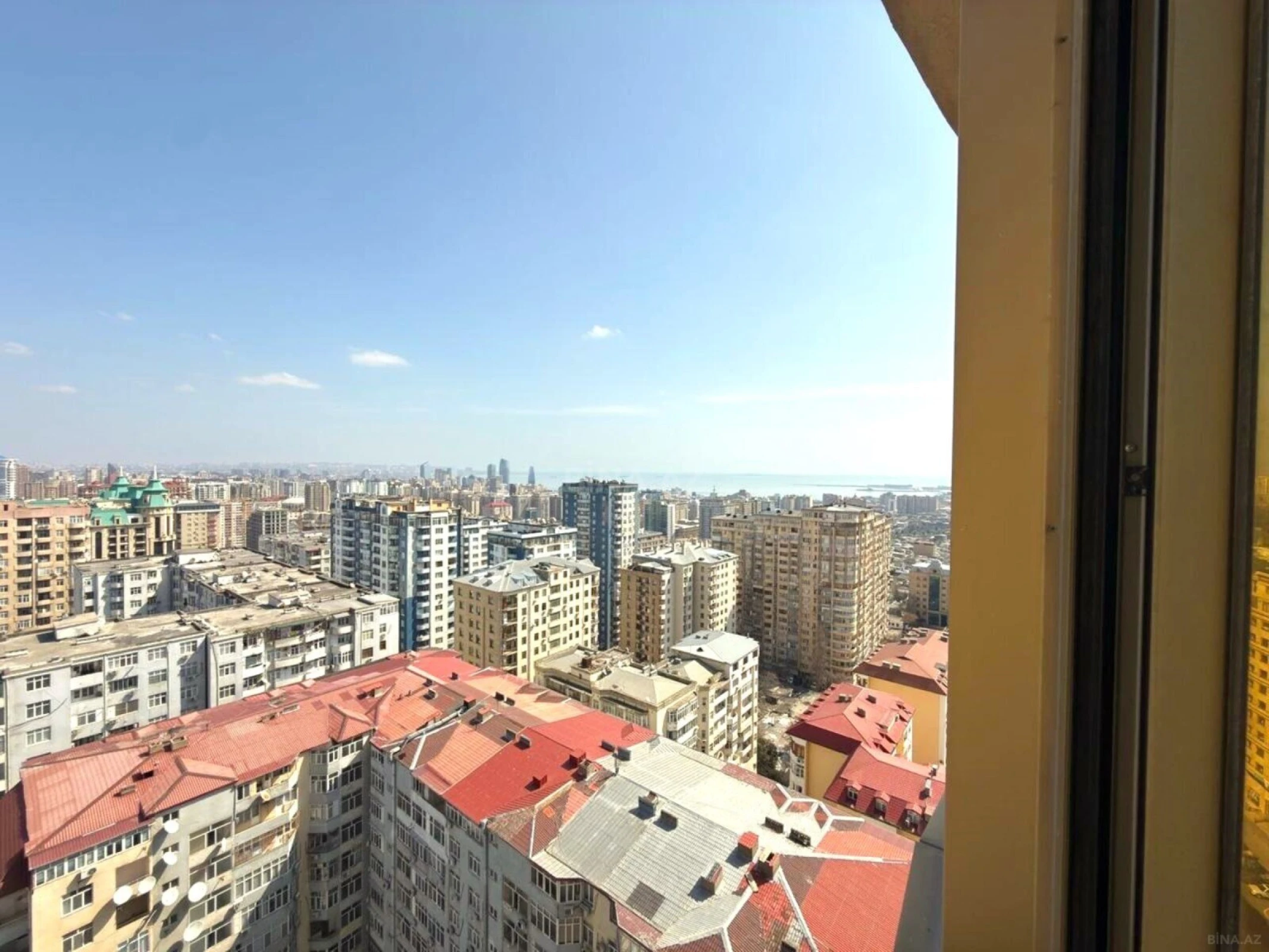 Satılır 4 otaqlı mənzil 220 m²