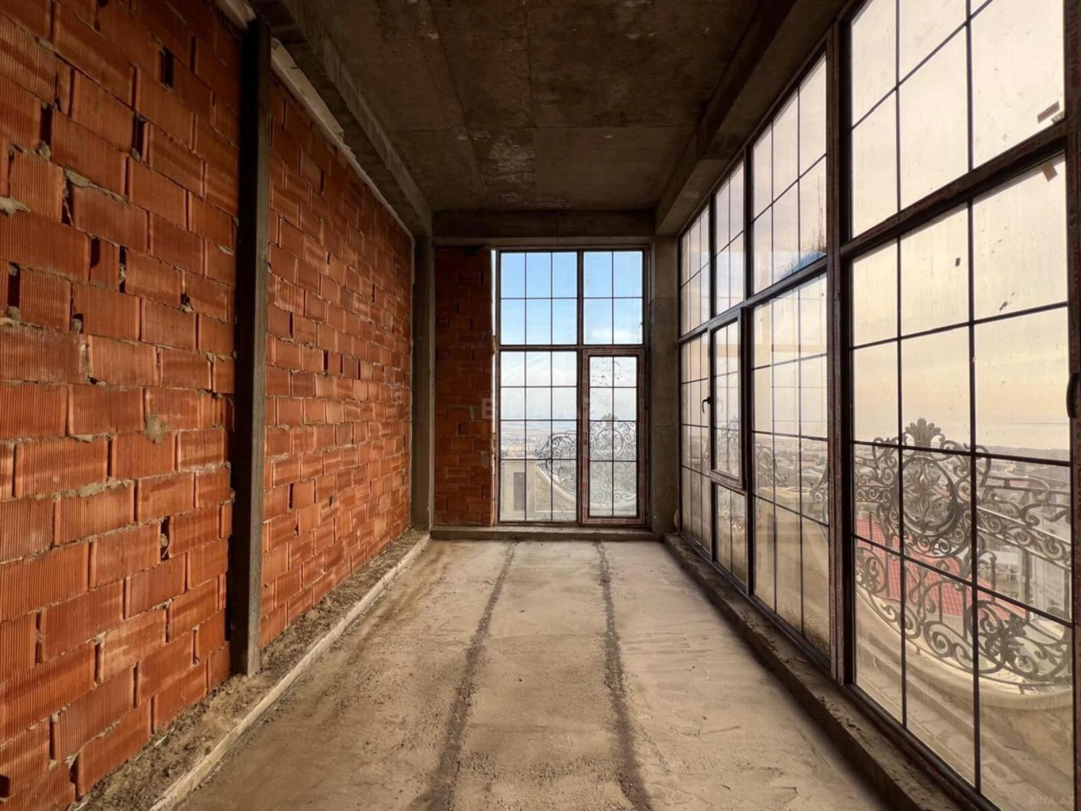 Satılır 3 otaqlı mənzil 112 m²