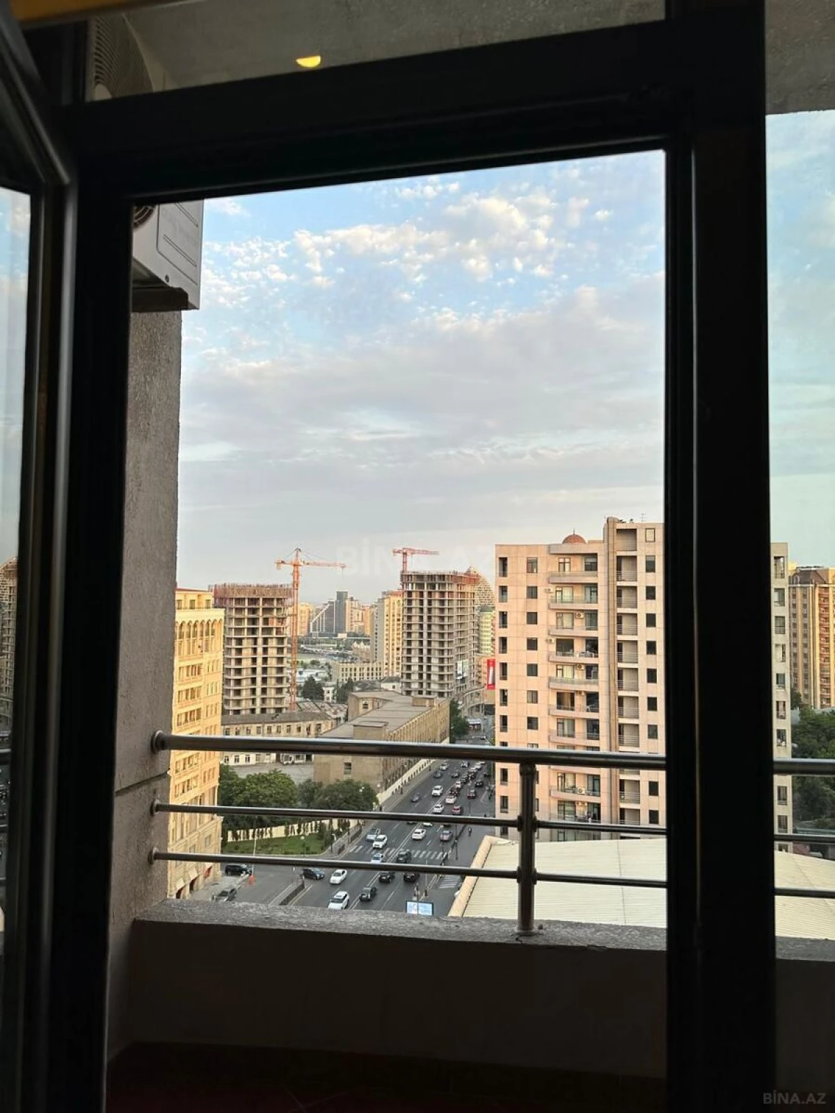 Satılır 2 otaqlı mənzil 102 m²