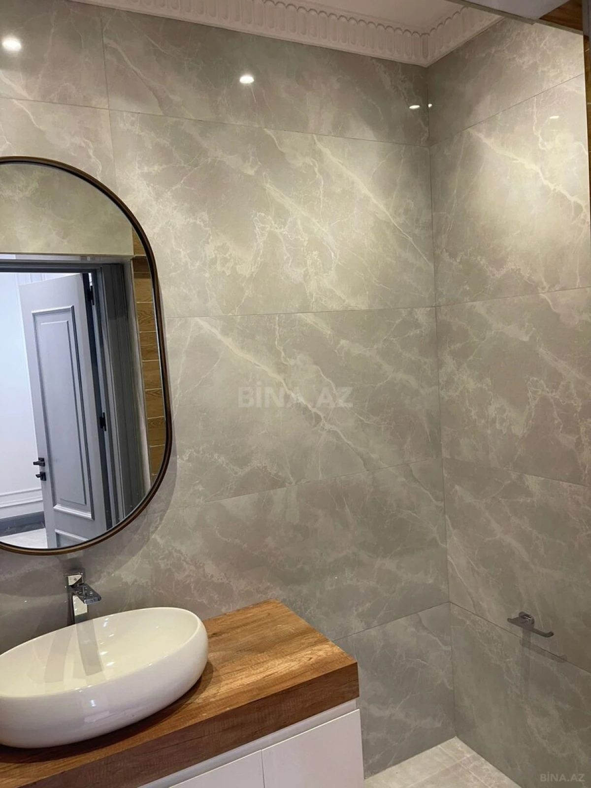 Satılır 2 otaqlı mənzil 102 m²