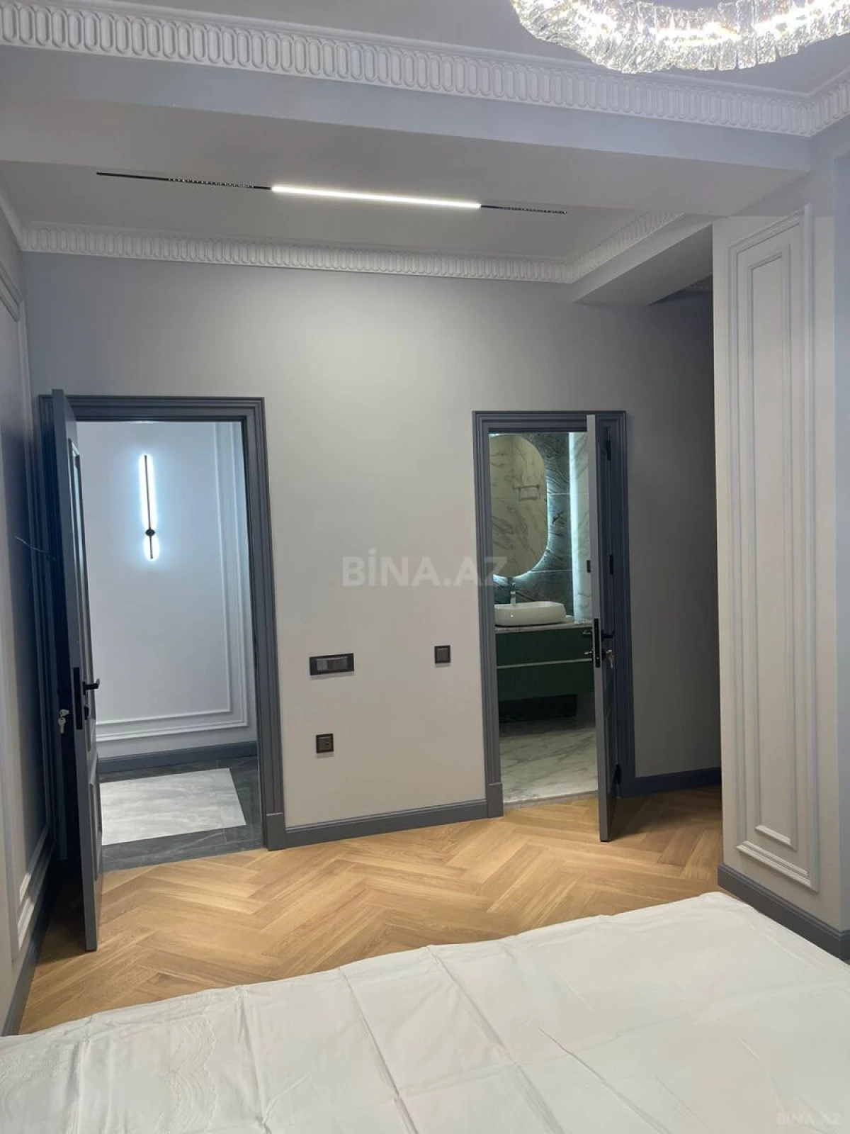 Satılır 2 otaqlı mənzil 102 m²