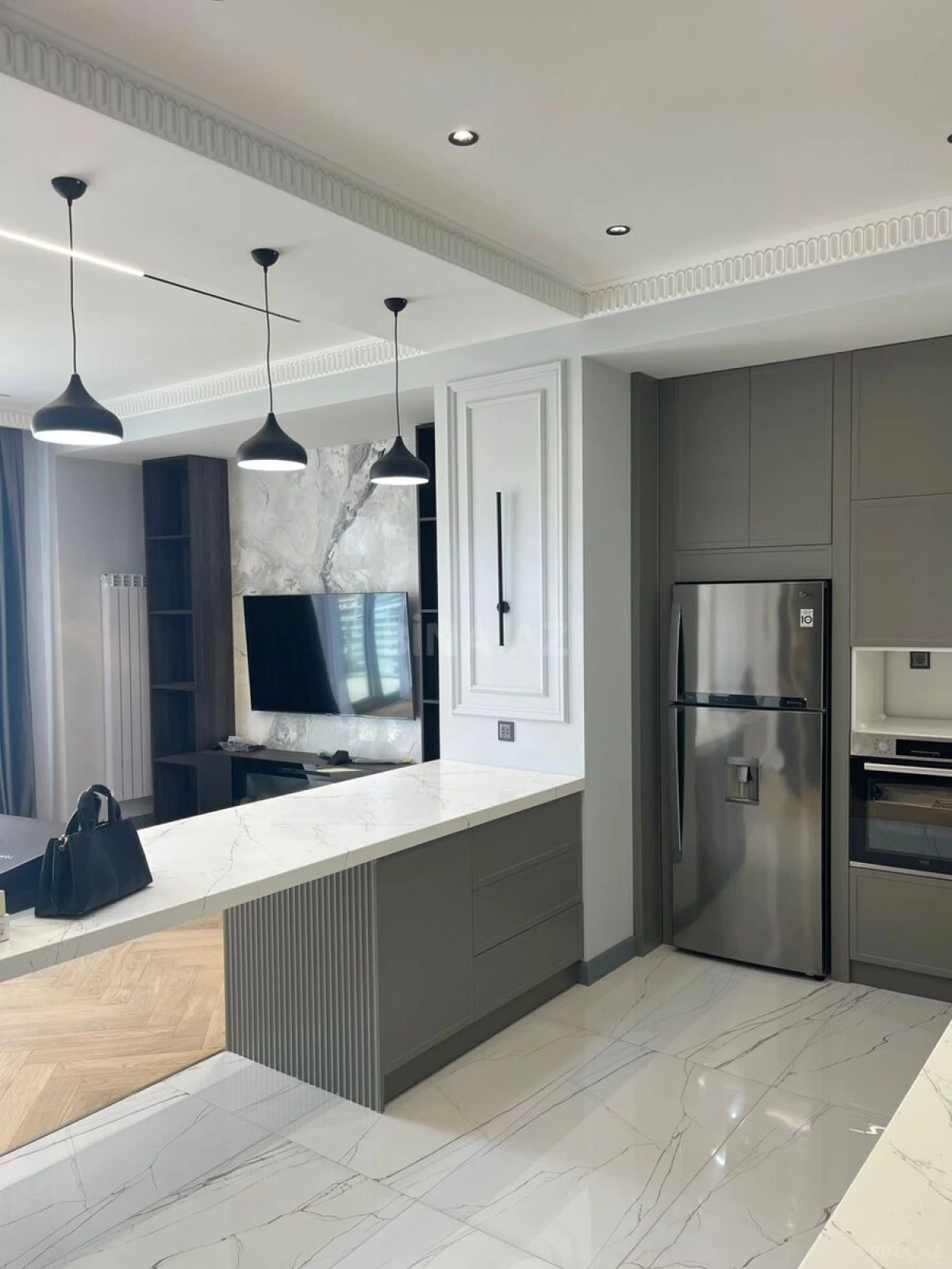 Satılır 2 otaqlı mənzil 102 m²