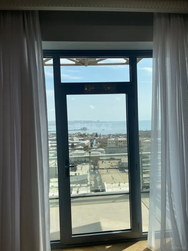 Satılır 2 otaqlı mənzil 102 m²