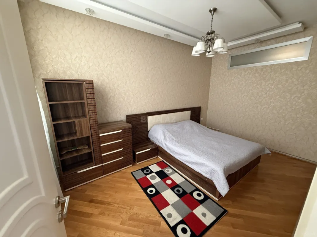 Kirayə verilir 4 otaqlı mənzil 110 m²