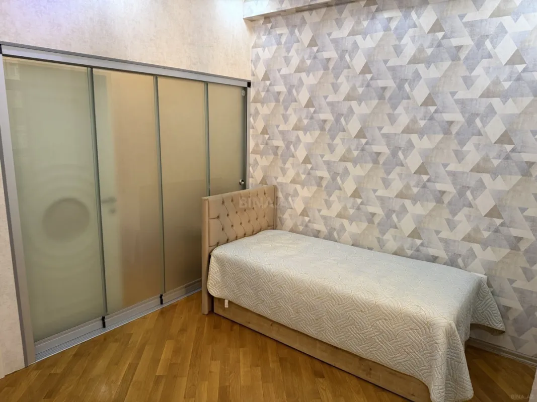 Kirayə verilir 4 otaqlı mənzil 110 m²