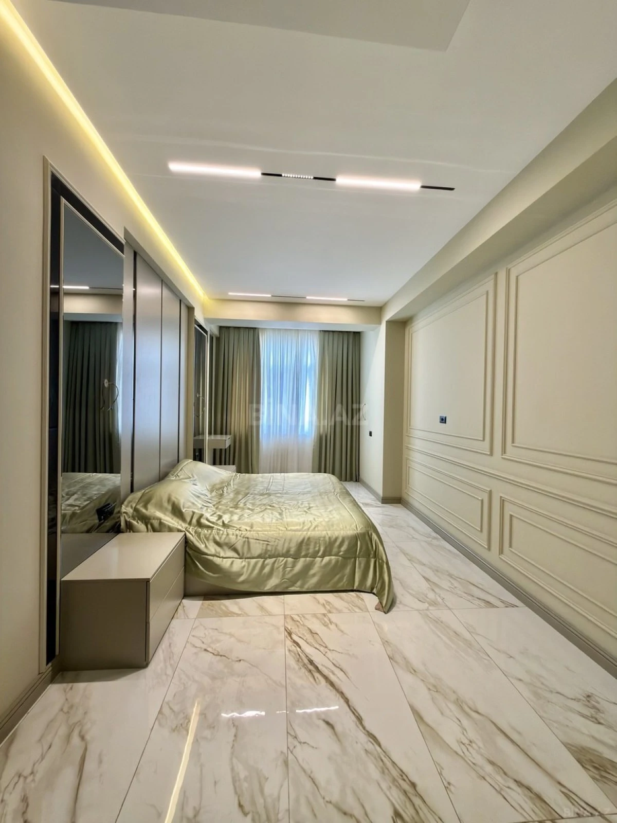 Satılır 3 otaqlı mənzil 105 m²
