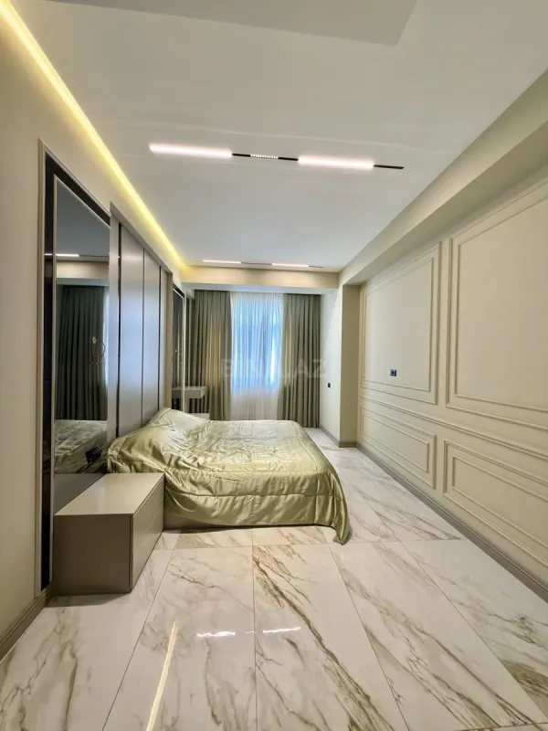 Satılır 3 otaqlı mənzil 105 m²
