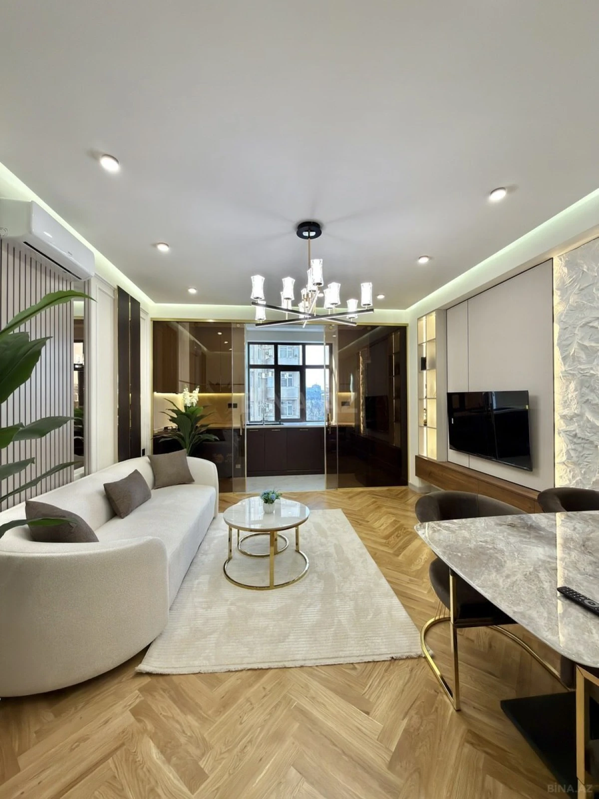 Satılır 3 otaqlı mənzil 98 m²