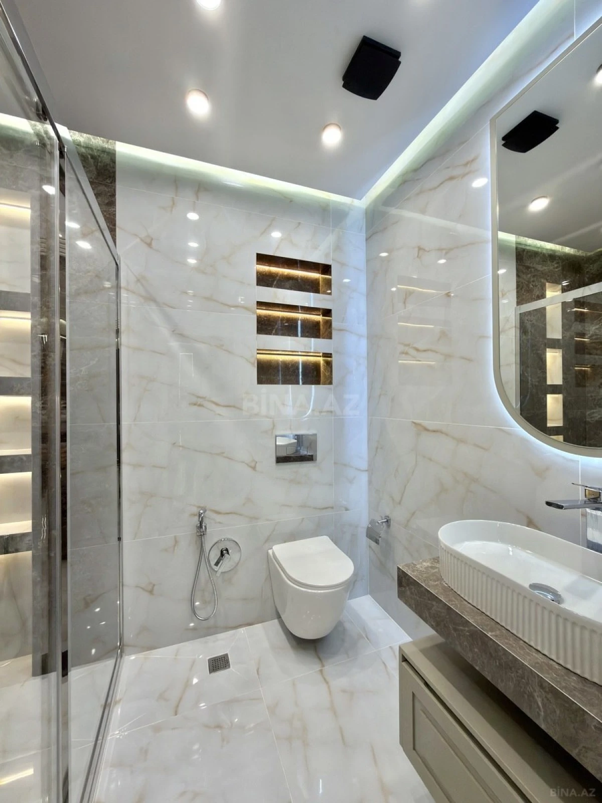 Satılır 3 otaqlı mənzil 98 m²