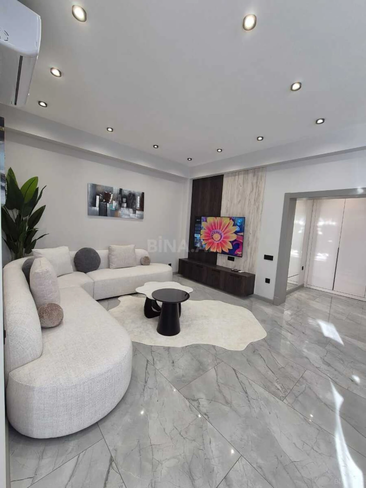 Kirayə verilir 3 otaqlı mənzil 101 m²