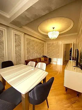 Kirayə verilir 2 otaqlı mənzil 65 m²