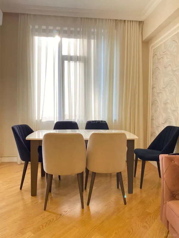 Kirayə verilir 2 otaqlı mənzil 65 m²