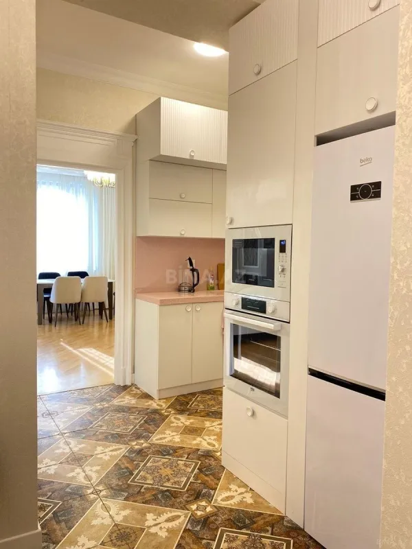 Kirayə verilir 2 otaqlı mənzil 65 m²