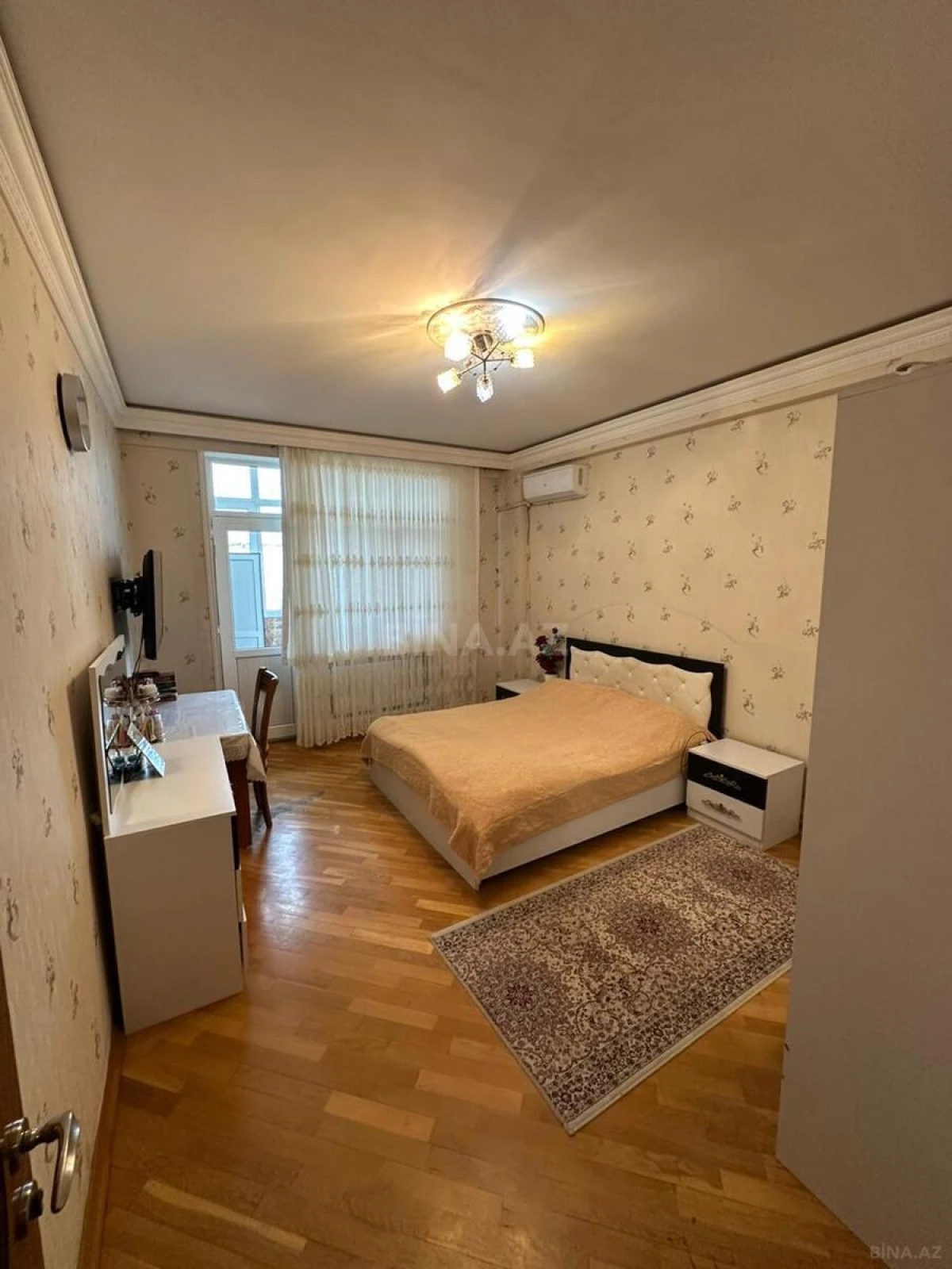 Satılır 4 otaqlı mənzil 172 m²
