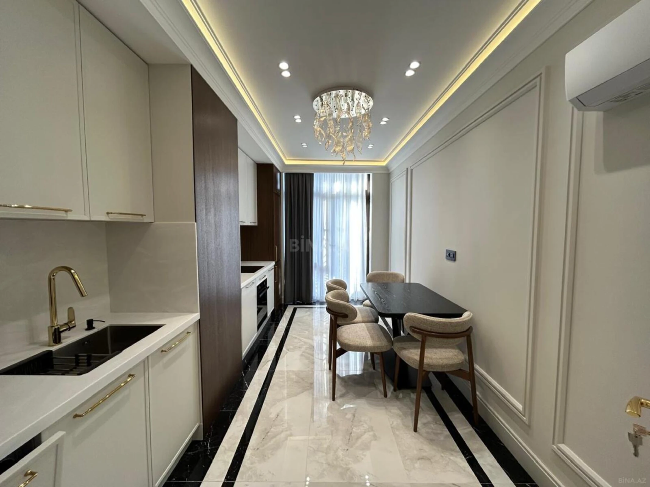 Satılır 3 otaqlı mənzil 124 m²