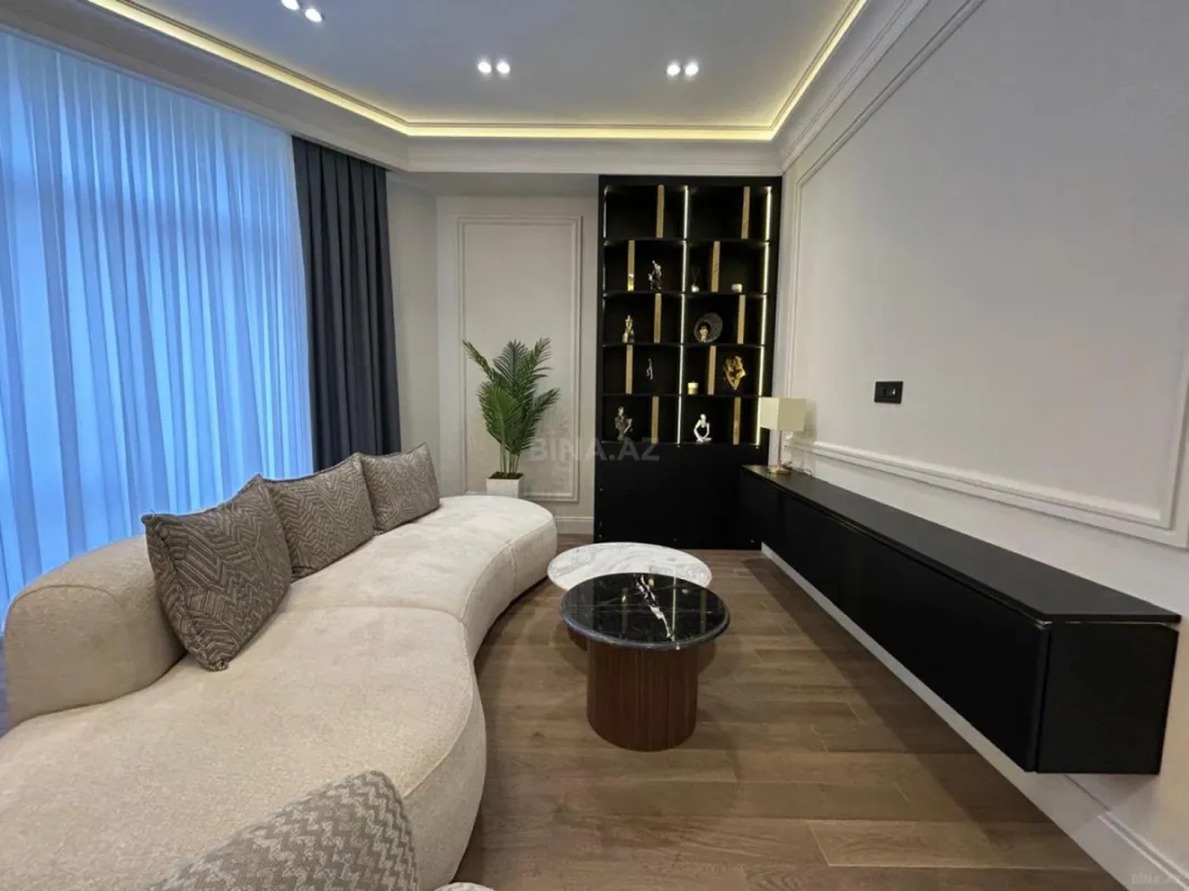 Satılır 3 otaqlı mənzil 124 m²