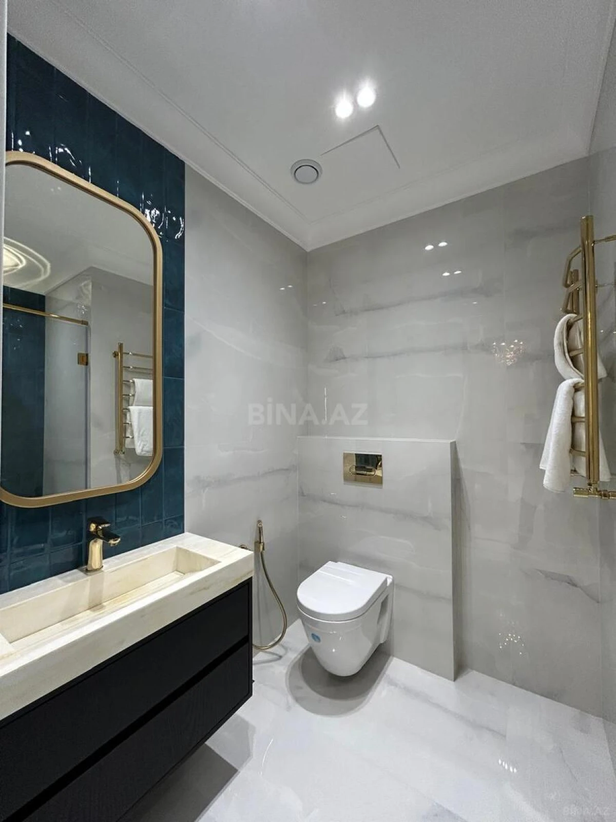 Satılır 3 otaqlı mənzil 124 m²