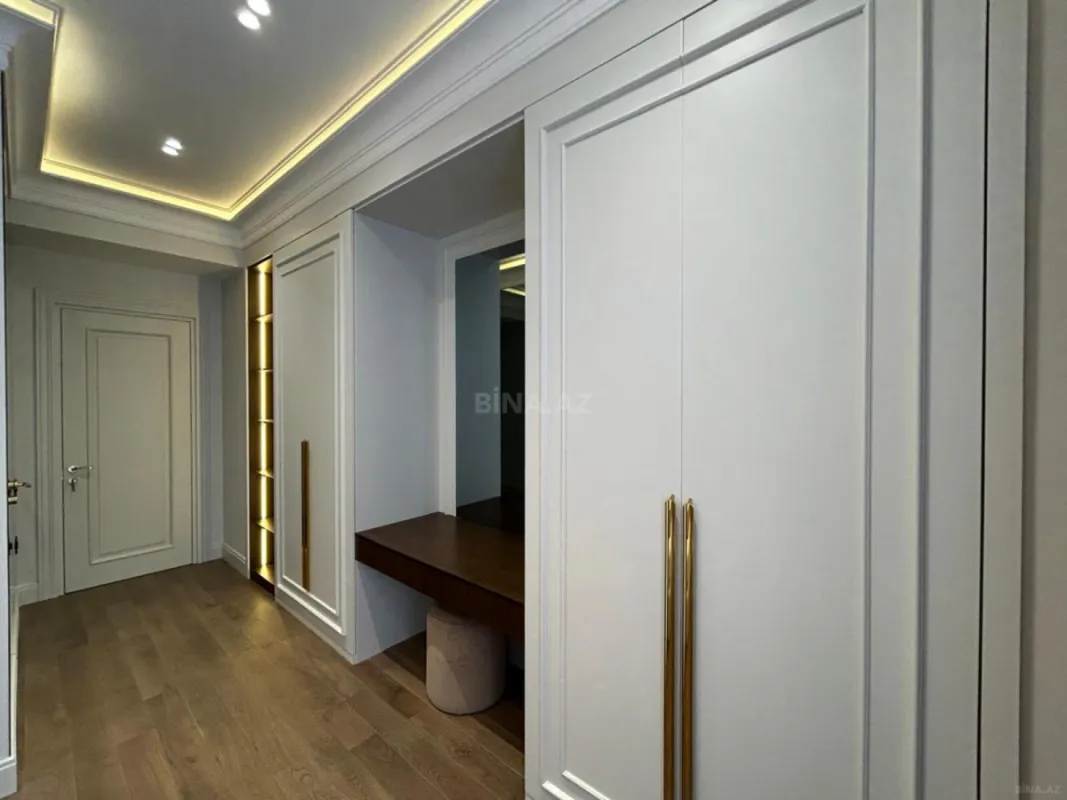 Satılır 3 otaqlı mənzil 124 m²