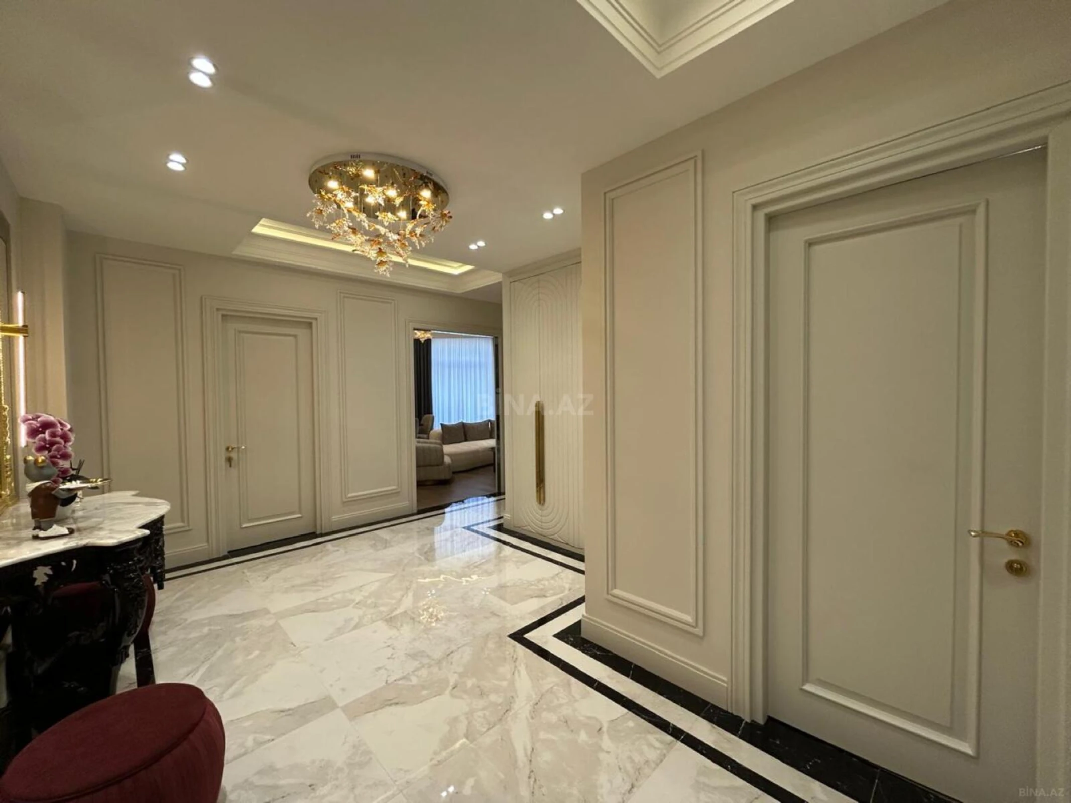 Satılır 3 otaqlı mənzil 124 m²