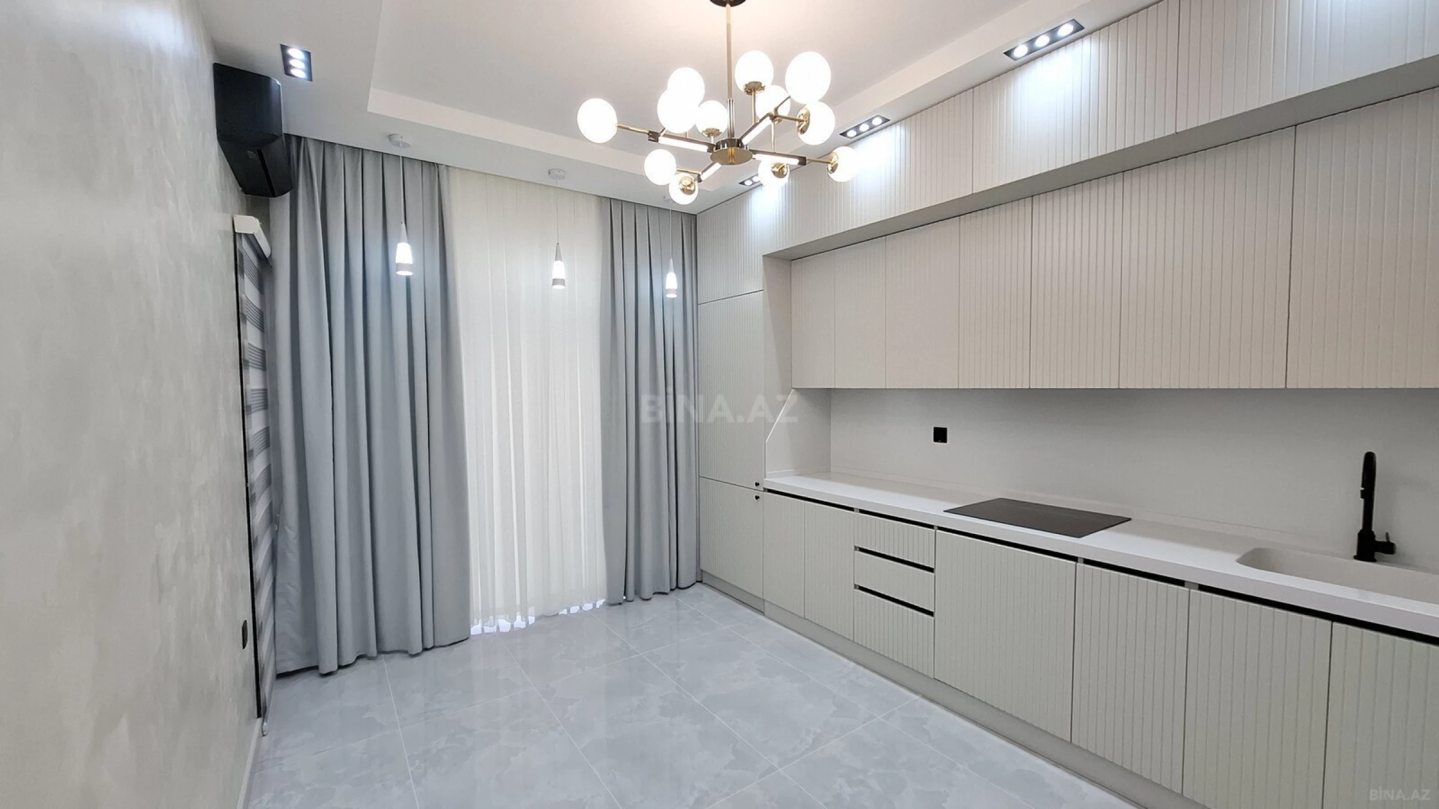 Satılır 2 otaqlı mənzil 82 m²