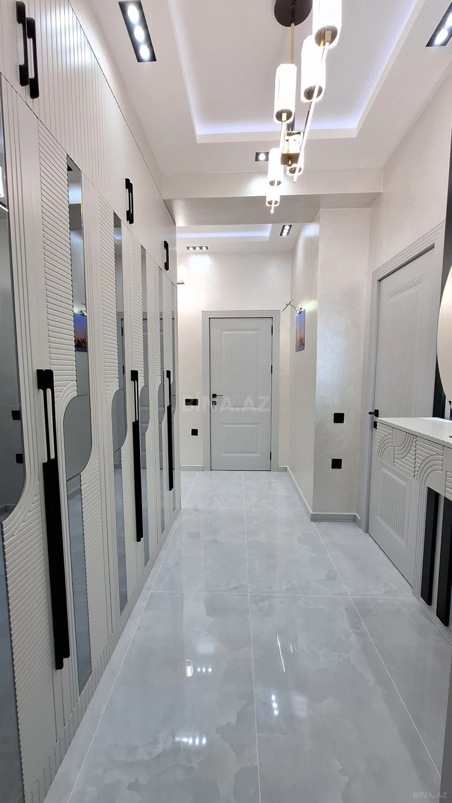 Satılır 2 otaqlı mənzil 82 m²