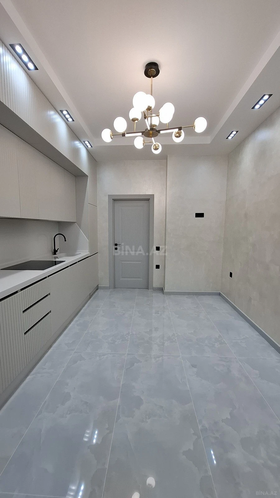 Satılır 2 otaqlı mənzil 82 m²